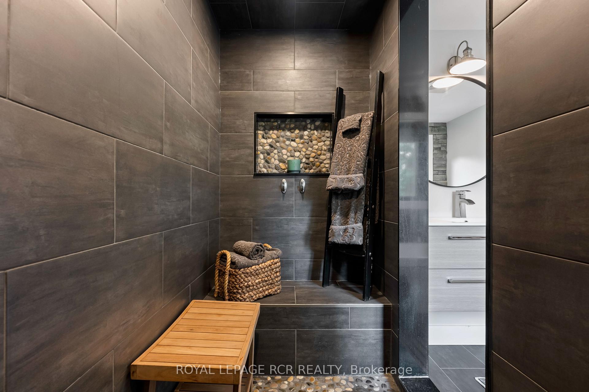 Photo 25 of 55 Rustic Crescent, Orangeville — HOMEH