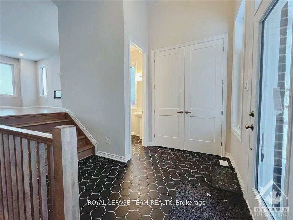 Photo 2 of 722 Vennecy Terrace, Ottawa, Chapel Hill South - Orleans Village — HOMEH