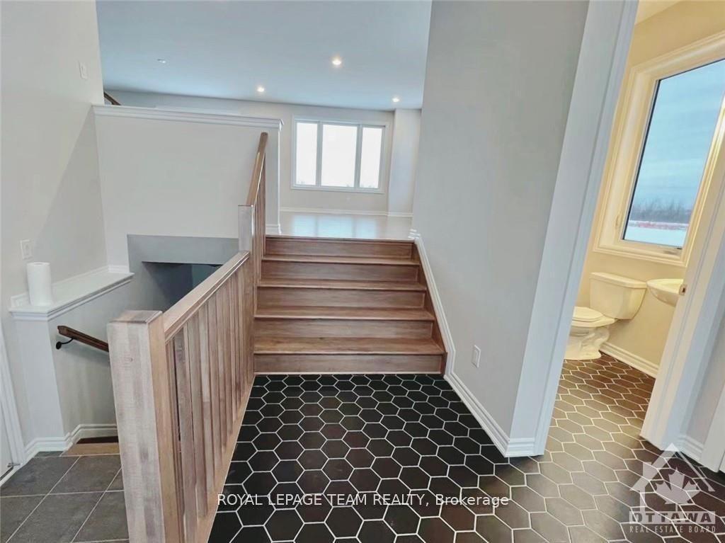 Photo 4 of 722 Vennecy Terrace, Ottawa, Chapel Hill South - Orleans Village — HOMEH