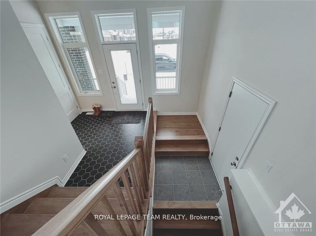 Photo 5 of 722 Vennecy Terrace, Ottawa, Chapel Hill South - Orleans Village — HOMEH