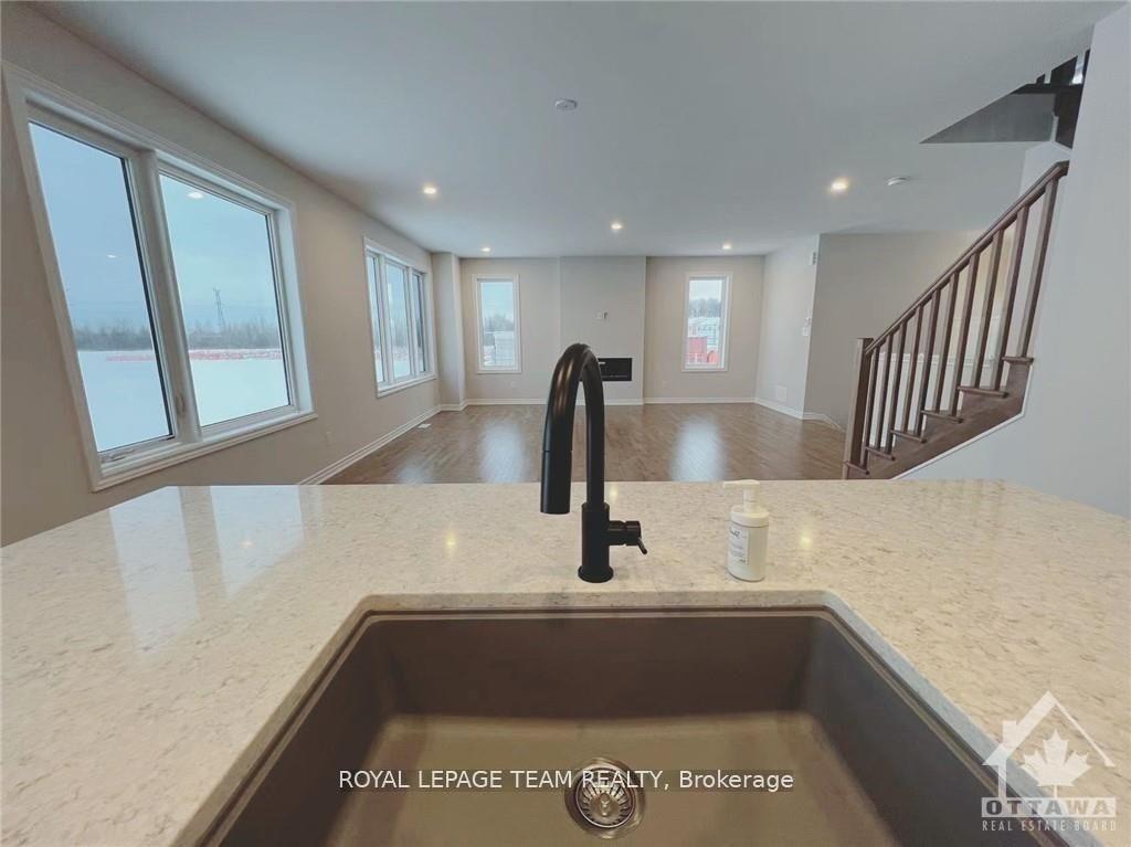 Photo 8 of 722 Vennecy Terrace, Ottawa, Chapel Hill South - Orleans Village — HOMEH