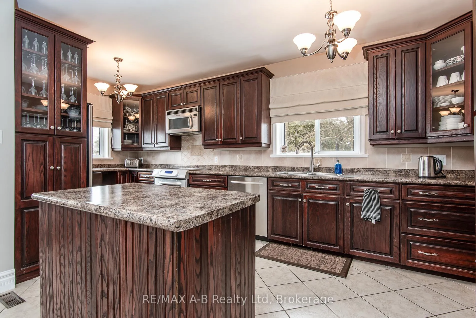 Photo 14 of 22 Mill Street E, Perth East, Milverton — HOMEH
