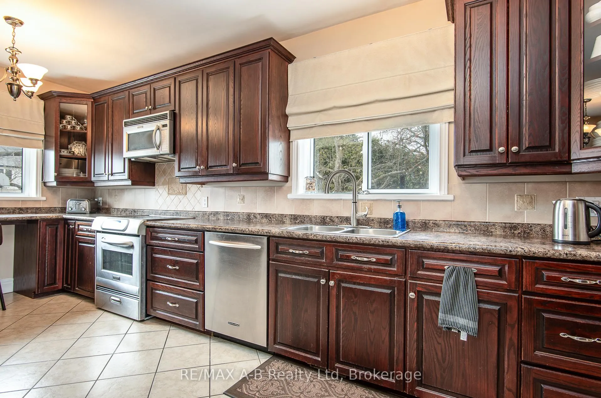 Photo 15 of 22 Mill Street E, Perth East, Milverton — HOMEH