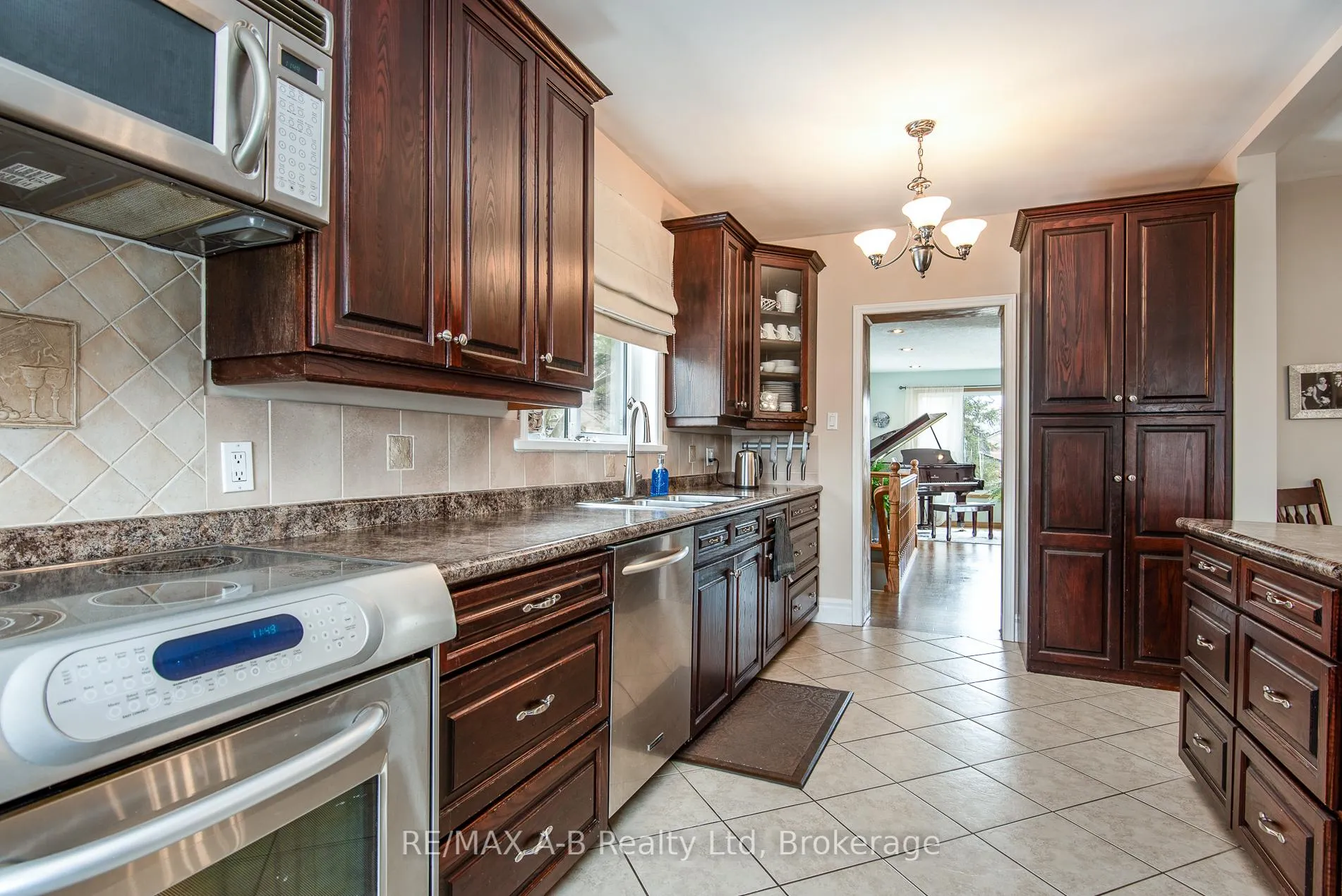Photo 17 of 22 Mill Street E, Perth East, Milverton — HOMEH