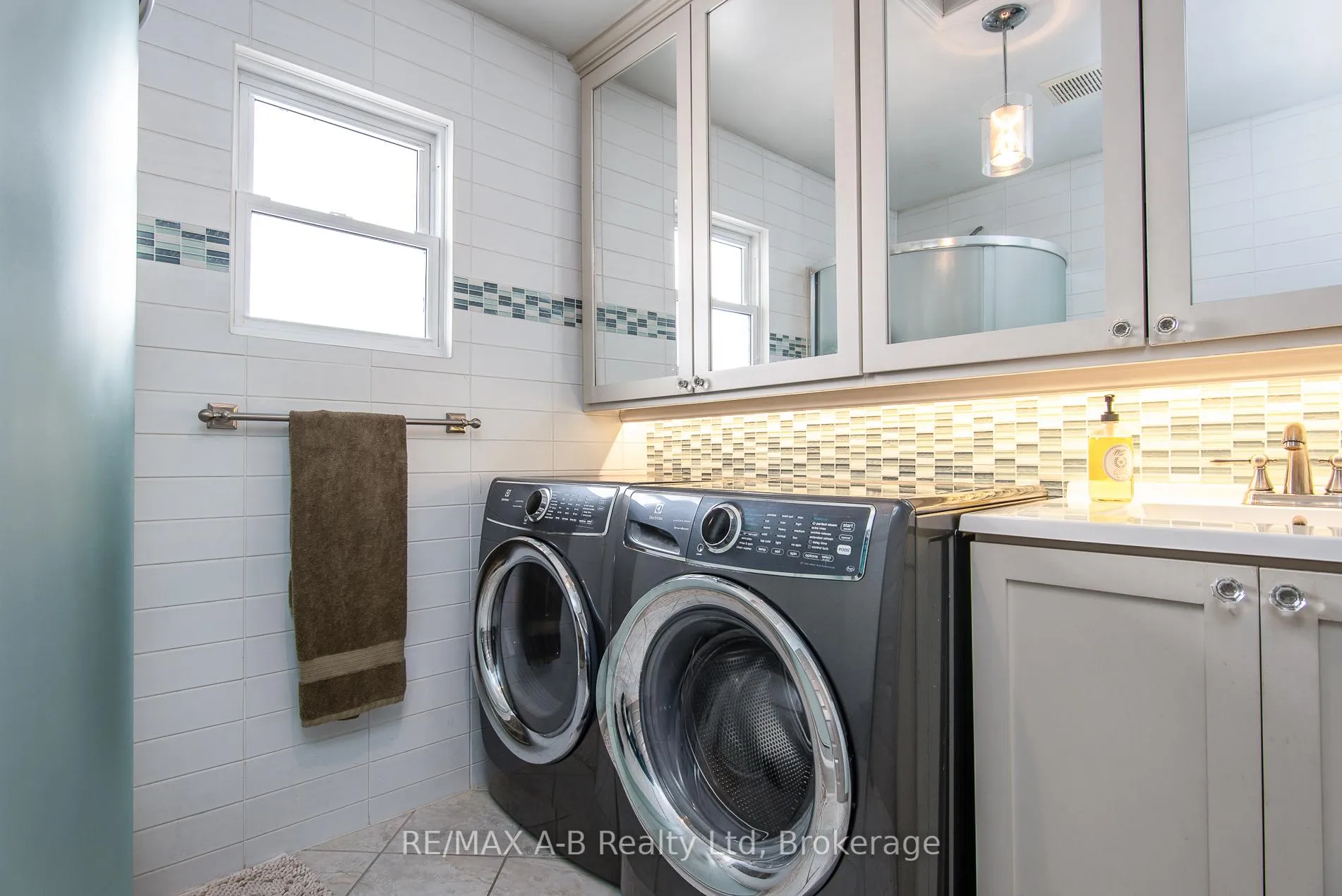 Photo 18 of 22 Mill Street E, Perth East, Milverton — HOMEH