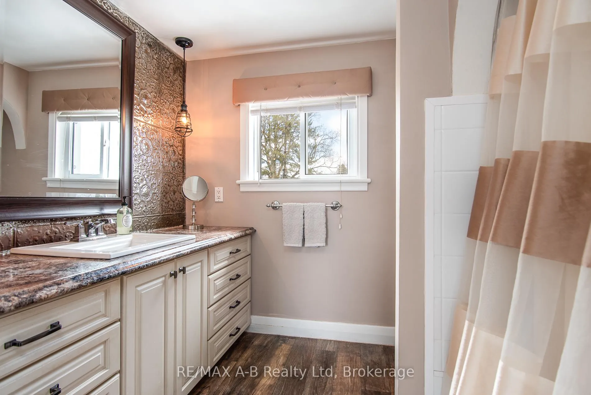 Photo 26 of 22 Mill Street E, Perth East, Milverton — HOMEH