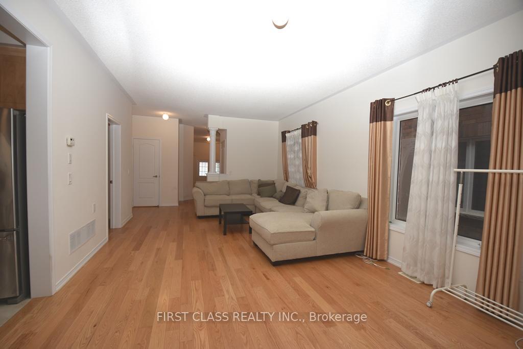 Photo 5 of 70 Peshawar Avenue, Markham, Village Green-South Unionville — HOMEH