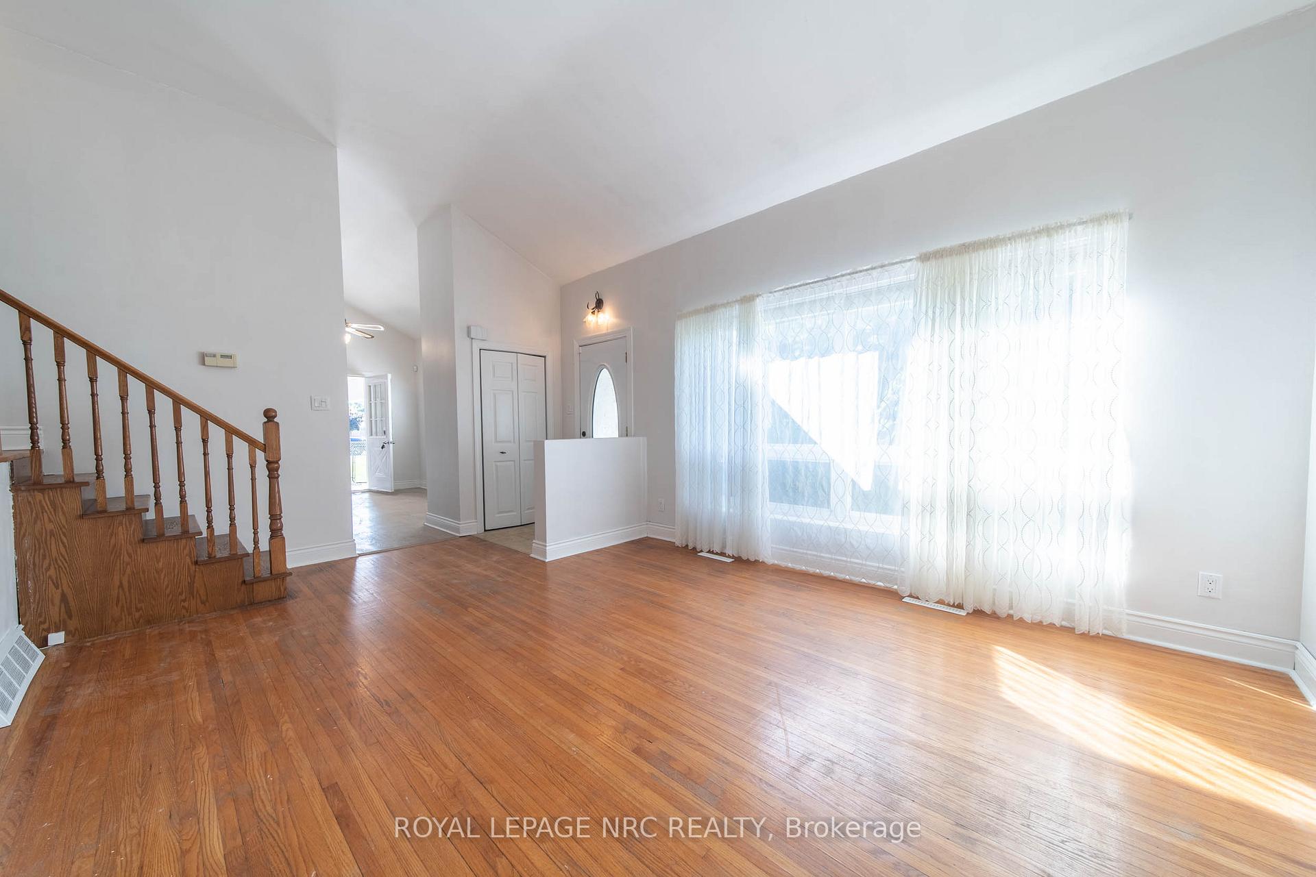 Photo 5 of 6809 Jill Drive, Niagara Falls, Oldfield — HOMEH