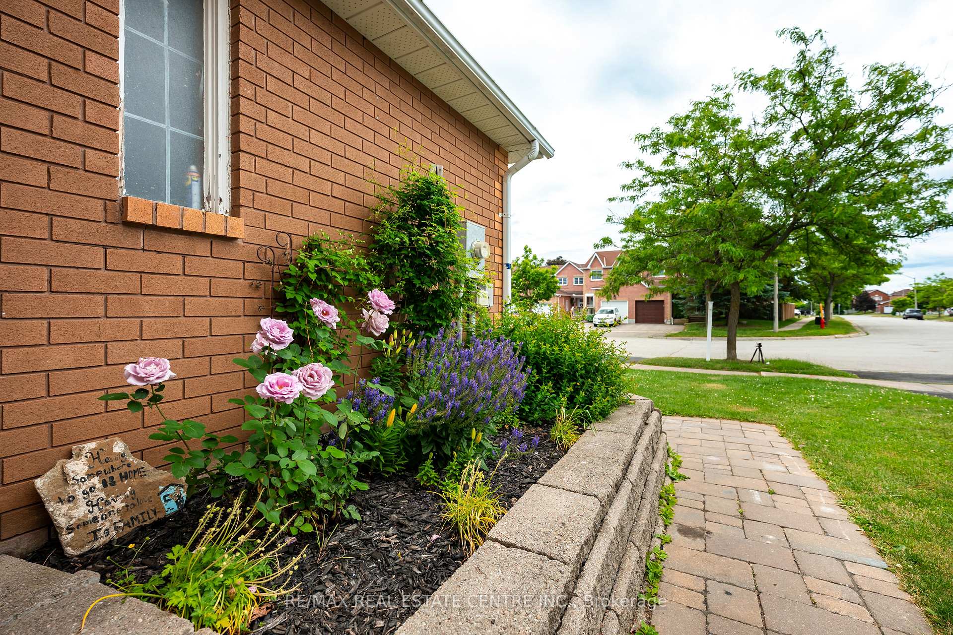 Photo 3 of 154 Howard Crescent, Orangeville — HOMEH