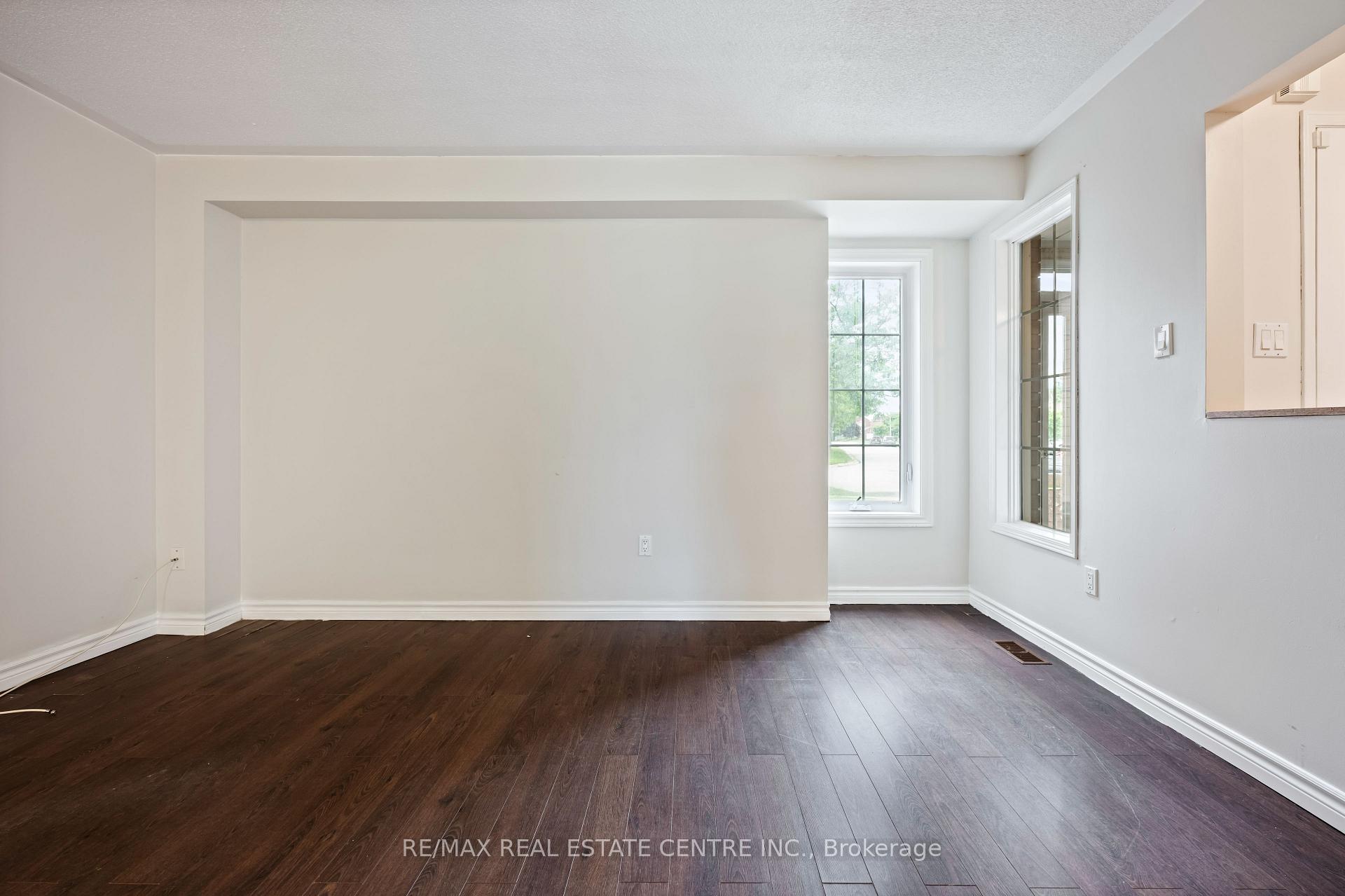 Photo 2 of 154 Howard Crescent, Orangeville — HOMEH