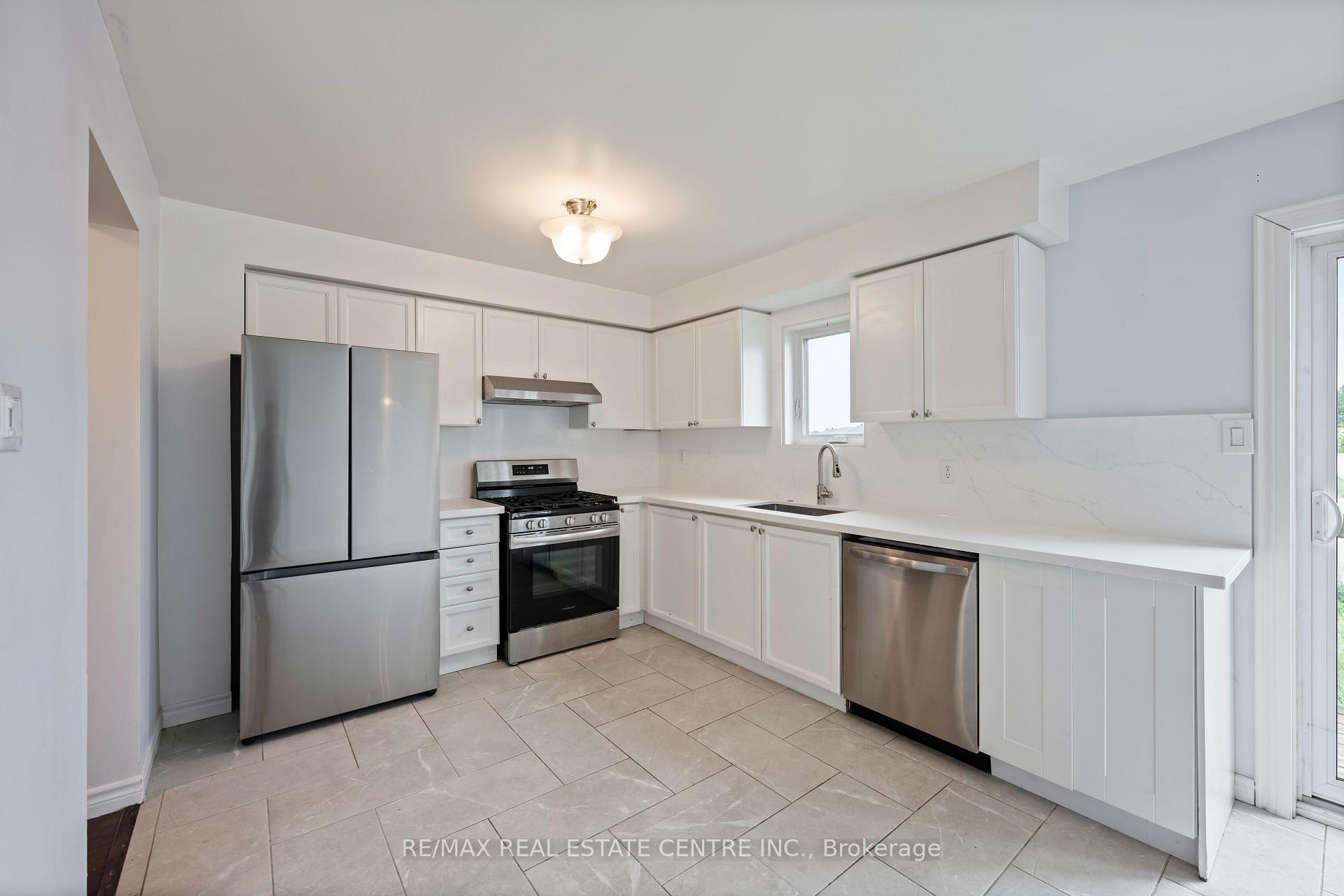 Photo 4 of 154 Howard Crescent, Orangeville — HOMEH