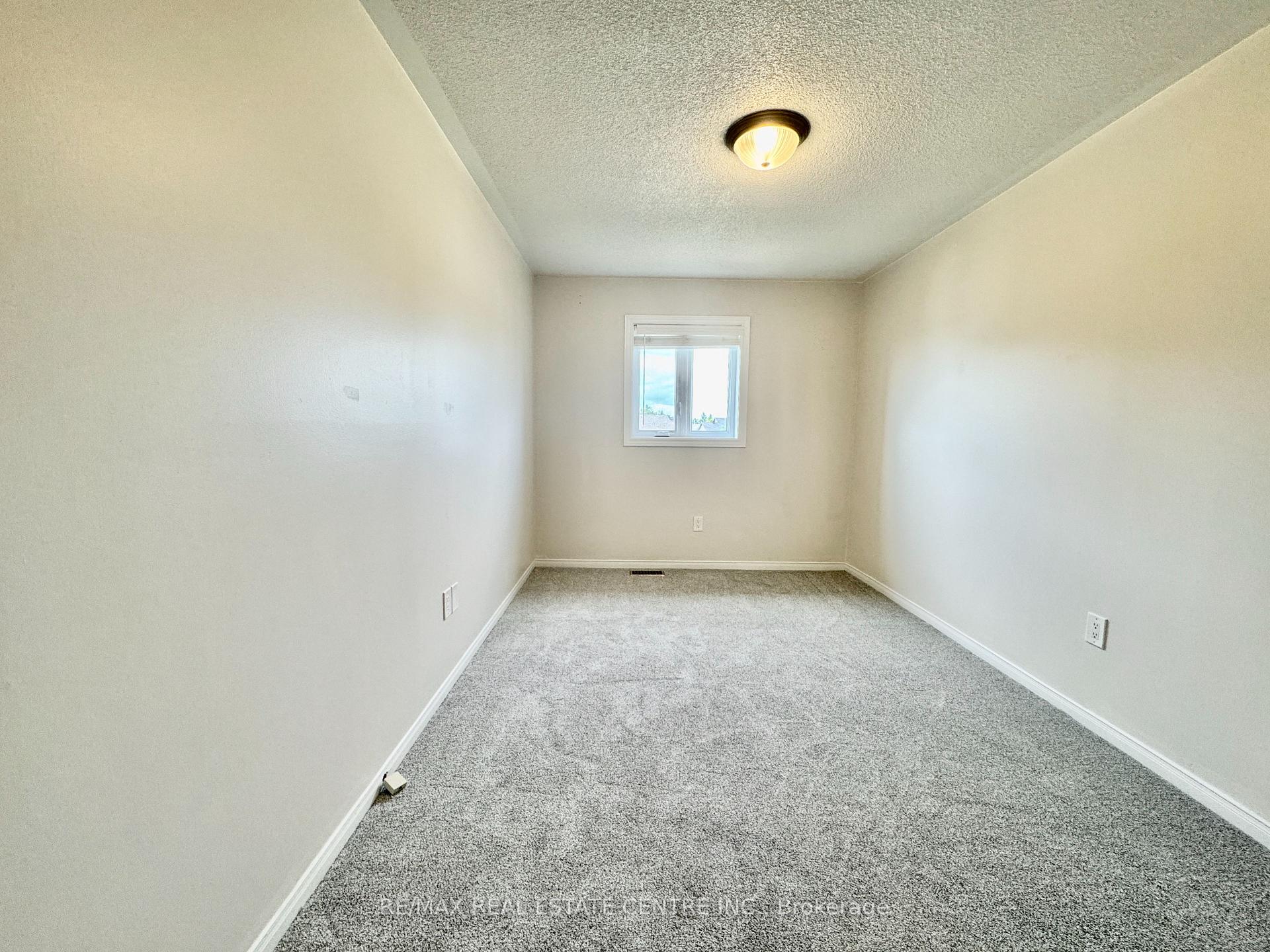 Photo 12 of 154 Howard Crescent, Orangeville — HOMEH