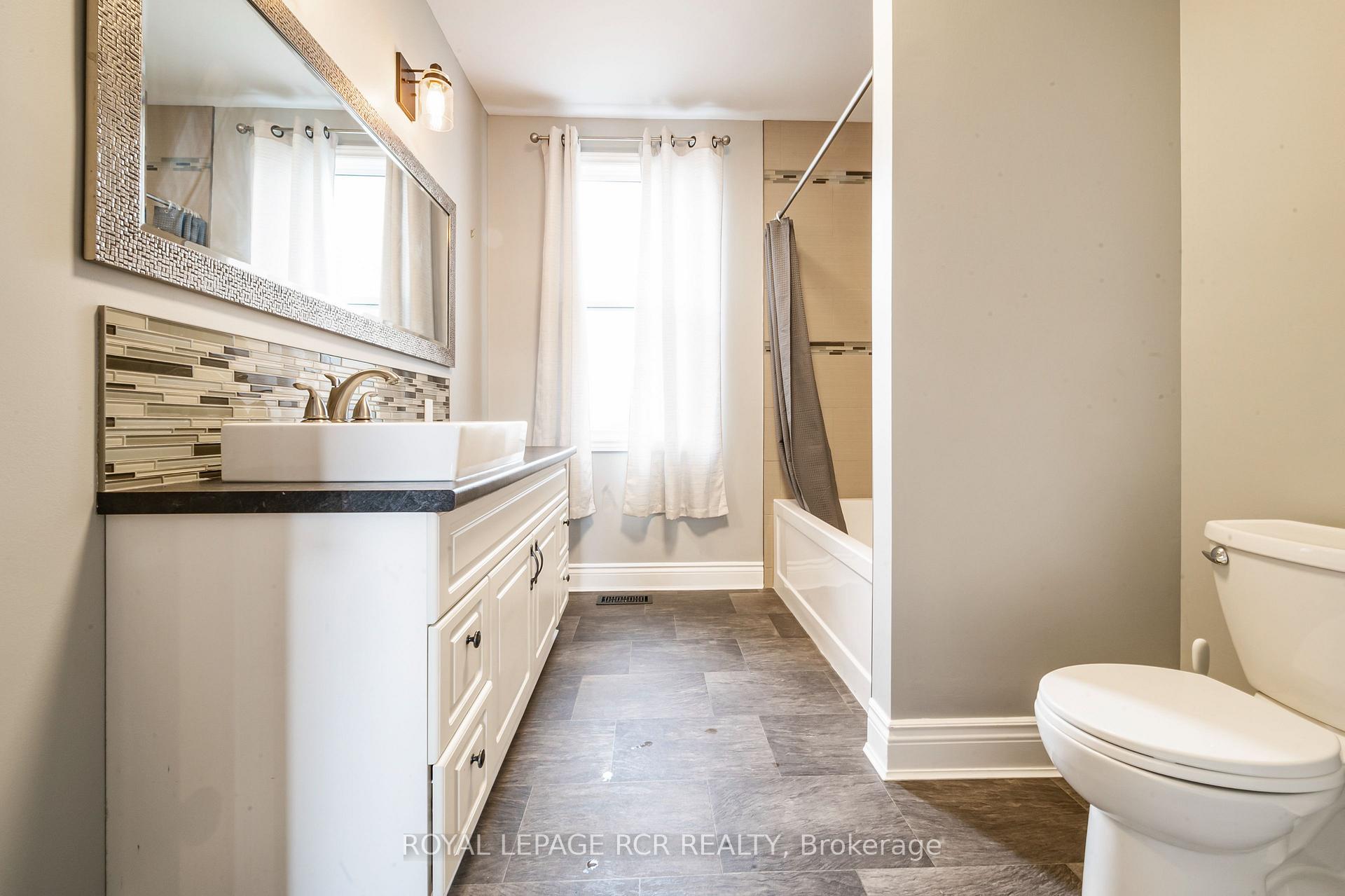 Photo 7 of Unit Main, 95 Mill Street, Orangeville — HOMEH