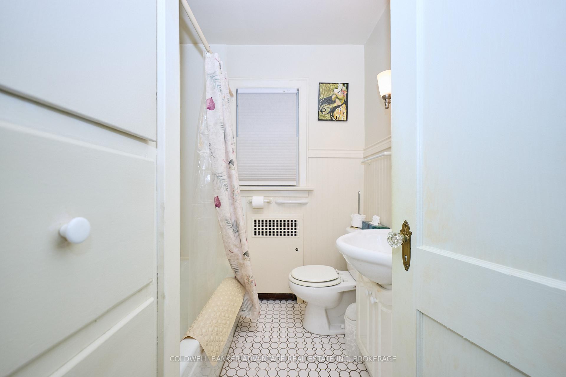 Photo 15 of 4900 Simcoe Street, Niagara Falls, Cherrywood — HOMEH