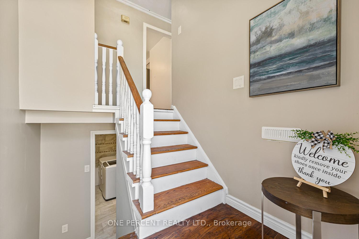 Photo 2 of 178 Burbank Crescent, Orangeville — HOMEH