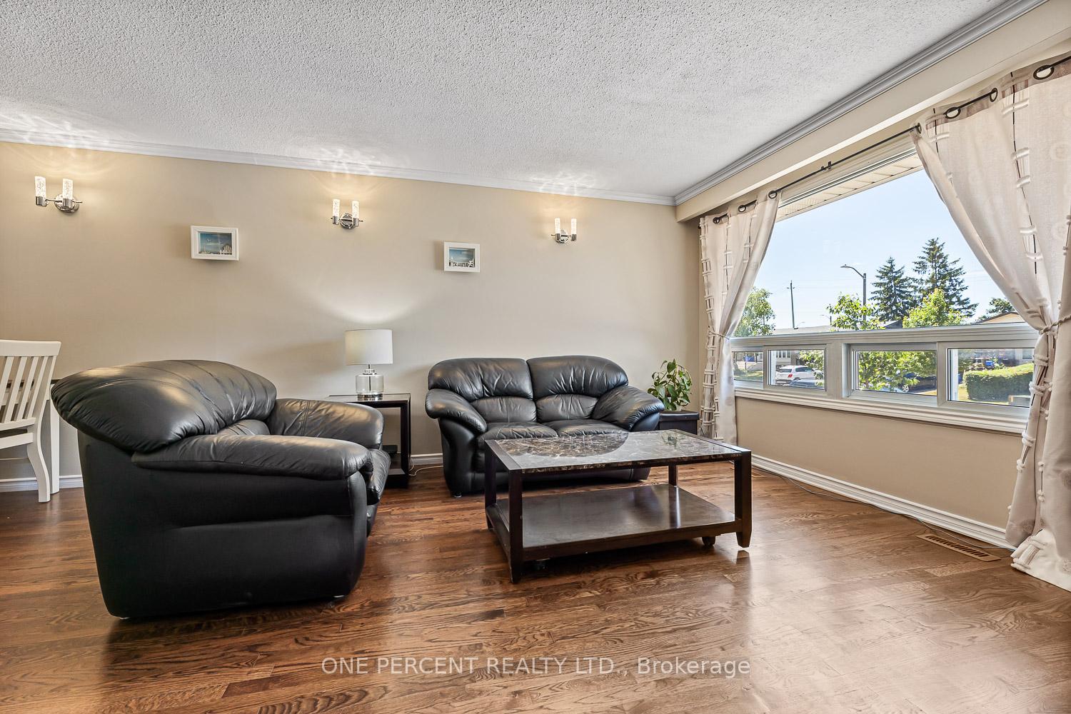 Photo 4 of 178 Burbank Crescent, Orangeville — HOMEH