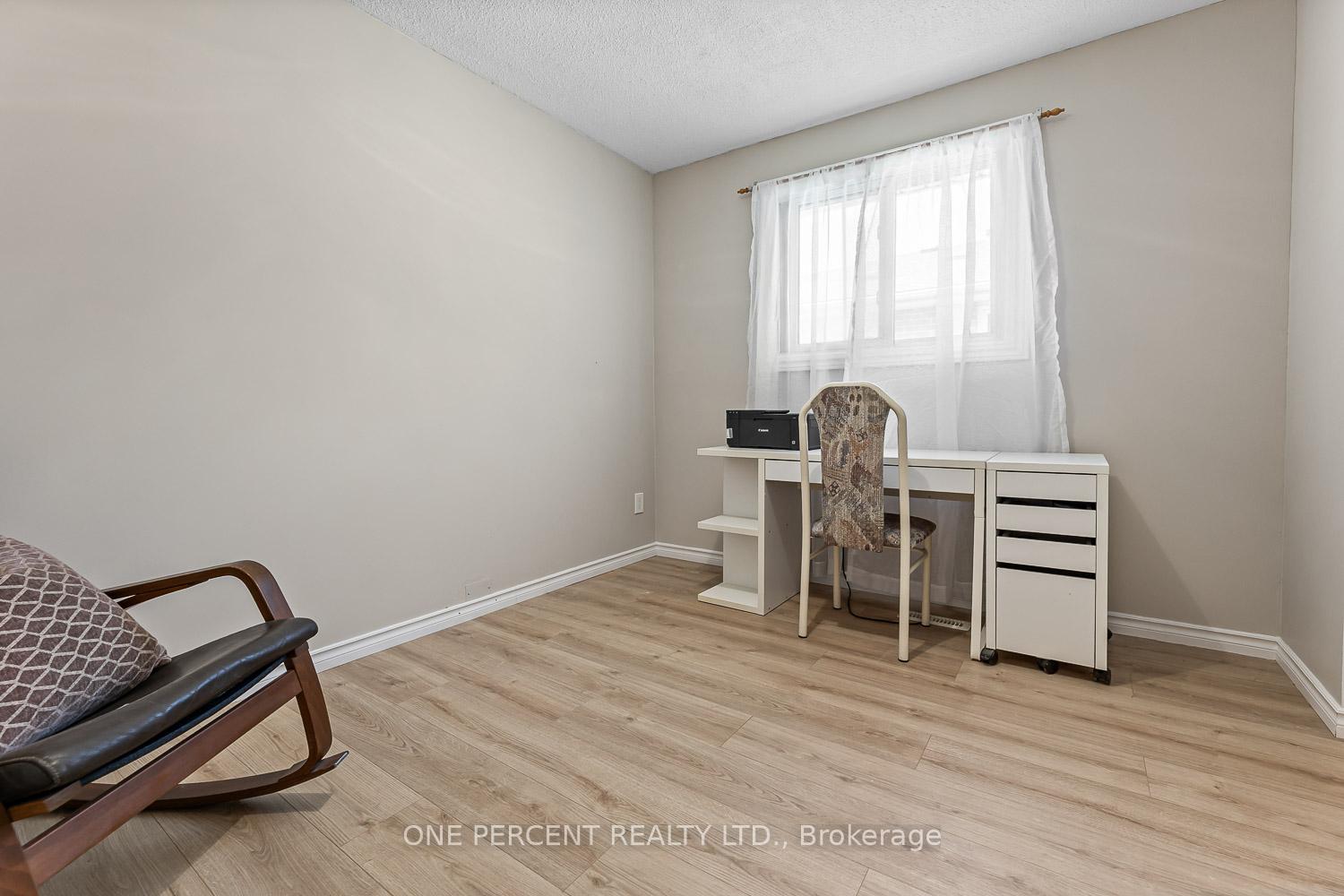 Photo 11 of 178 Burbank Crescent, Orangeville — HOMEH