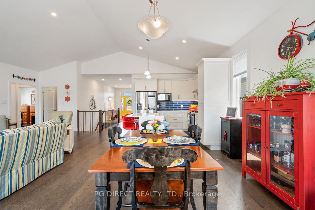 Photo 11 of 34 Senators Gate Drive, Perth — HOMEH
