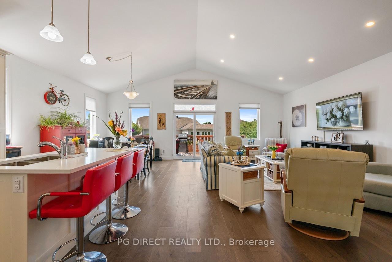 Photo 12 of 34 Senators Gate Drive, Perth — HOMEH