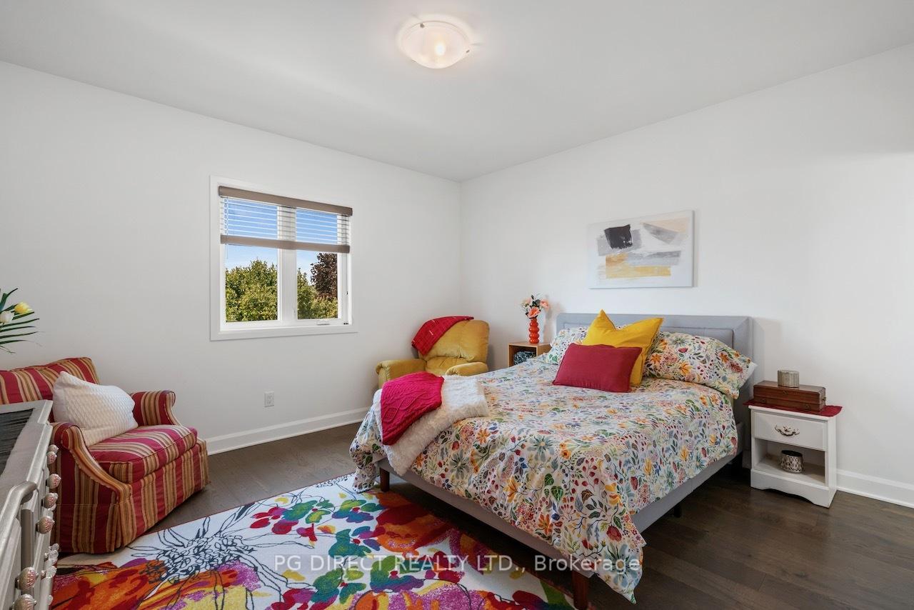 Photo 13 of 34 Senators Gate Drive, Perth — HOMEH