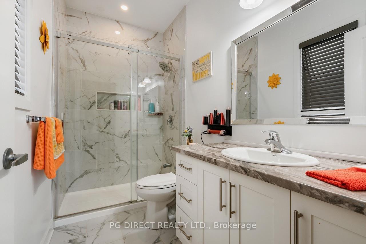 Photo 14 of 34 Senators Gate Drive, Perth — HOMEH