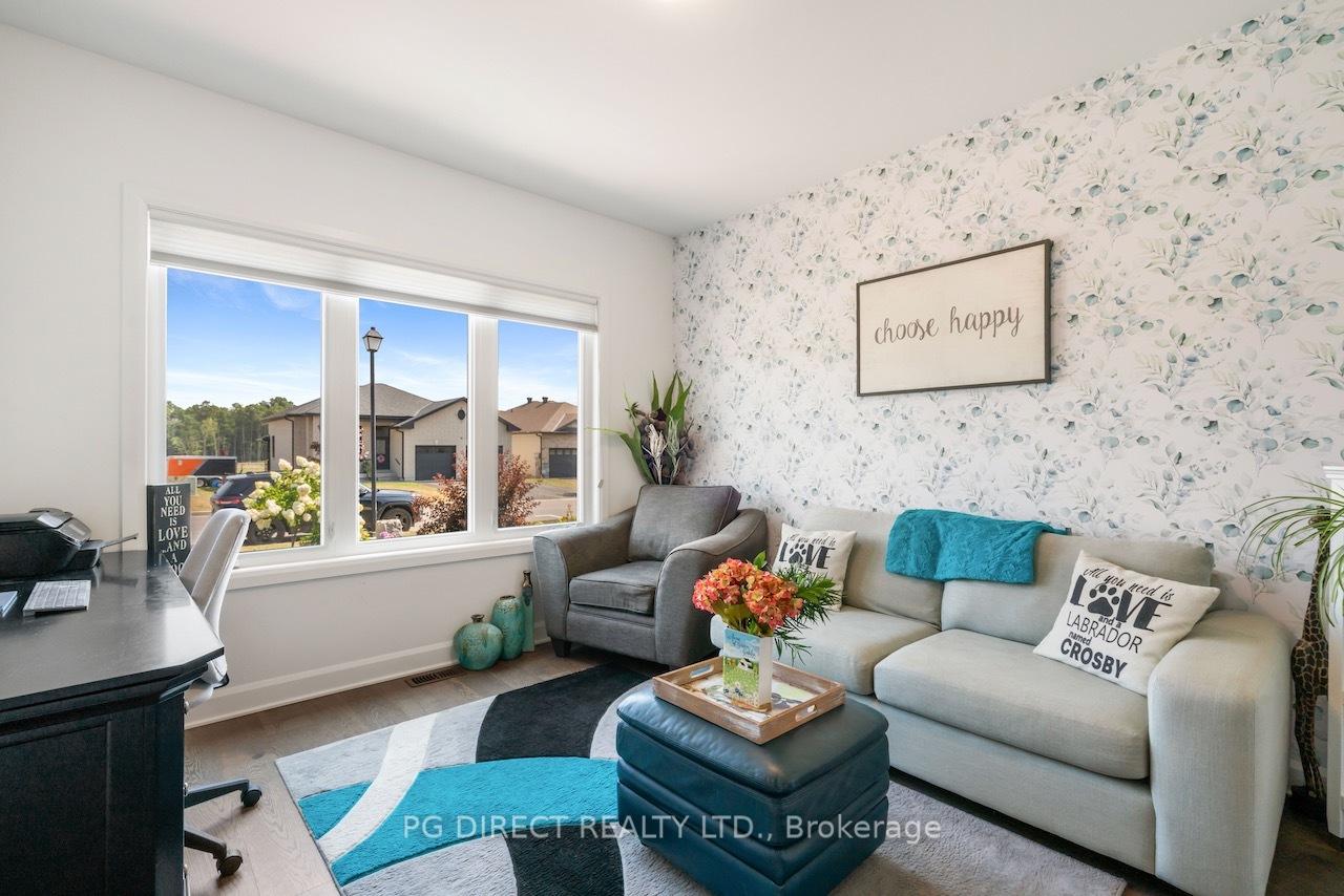 Photo 15 of 34 Senators Gate Drive, Perth — HOMEH