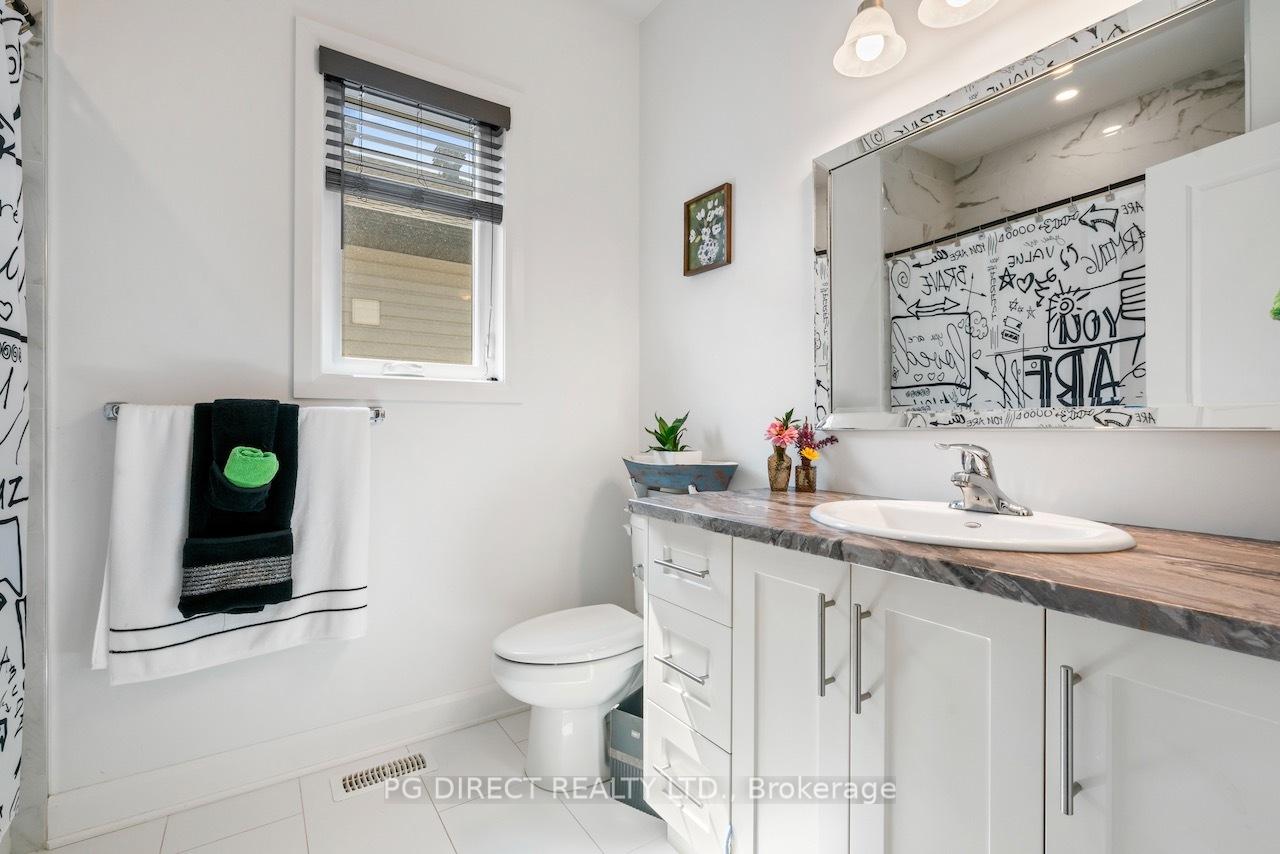 Photo 18 of 34 Senators Gate Drive, Perth — HOMEH