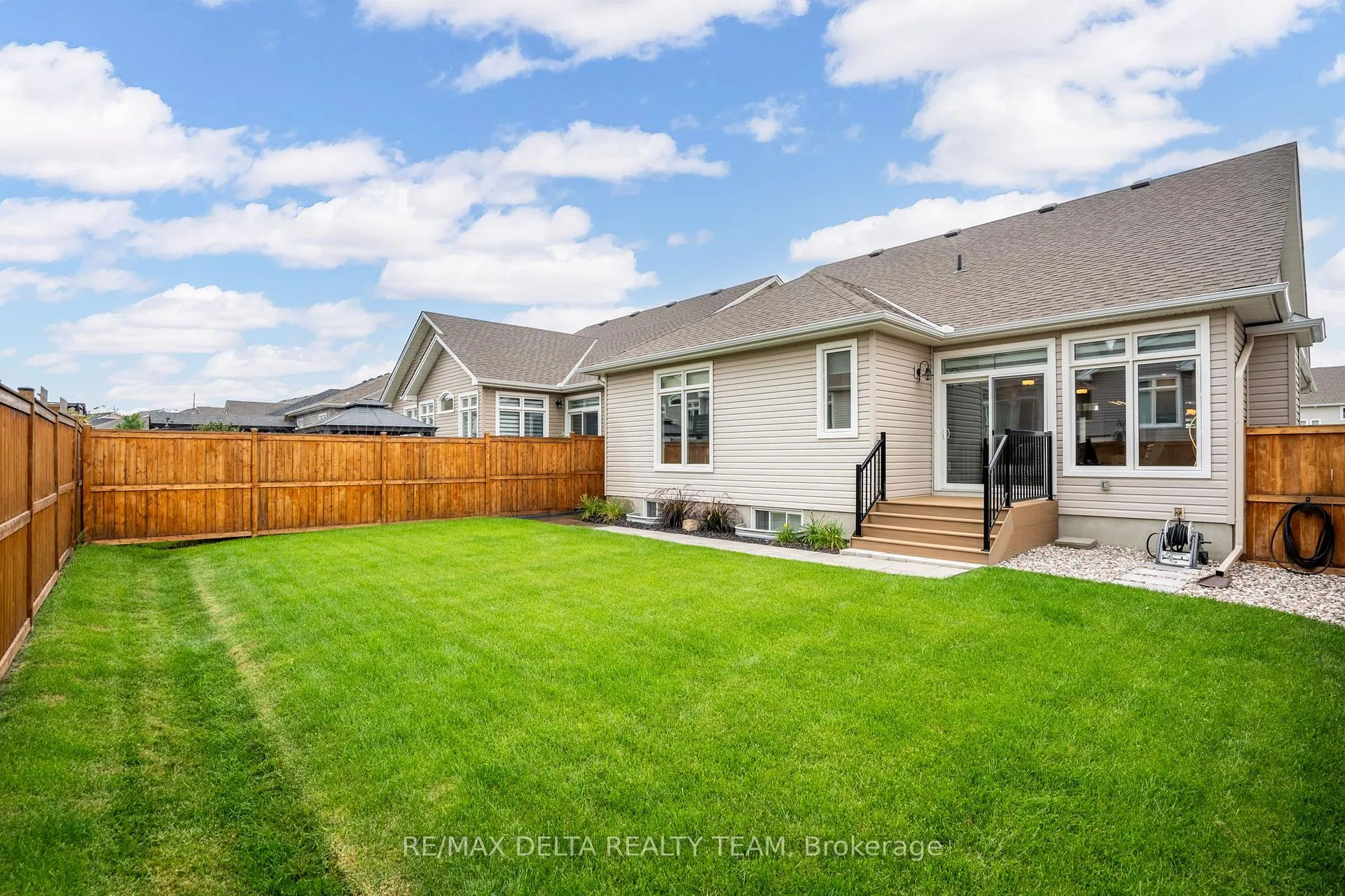 Photo 38 of 851 Tewin Circle, Ottawa, Camelot — HOMEH