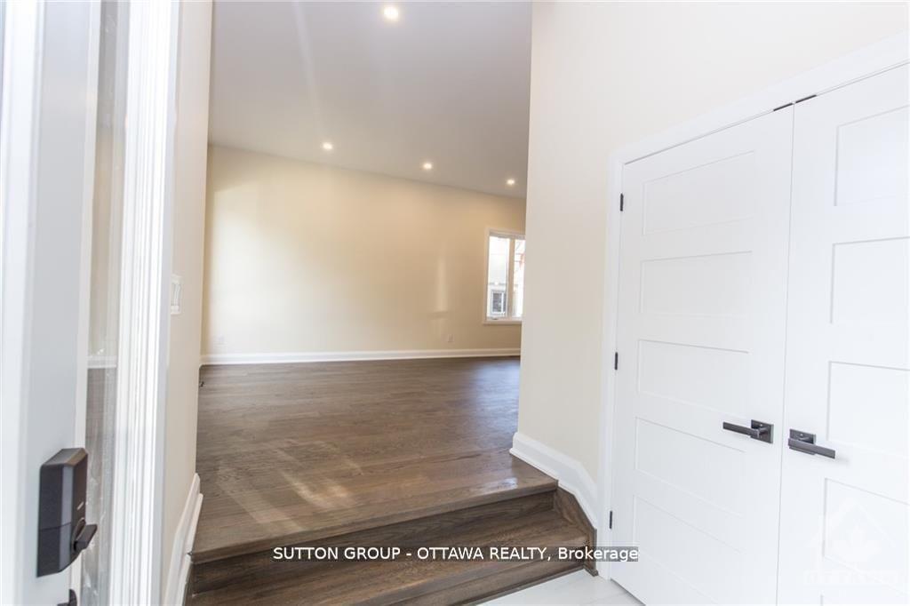 Photo 3 of 571 Mutual Street, Ottawa, Overbrook/Castle Heights — HOMEH