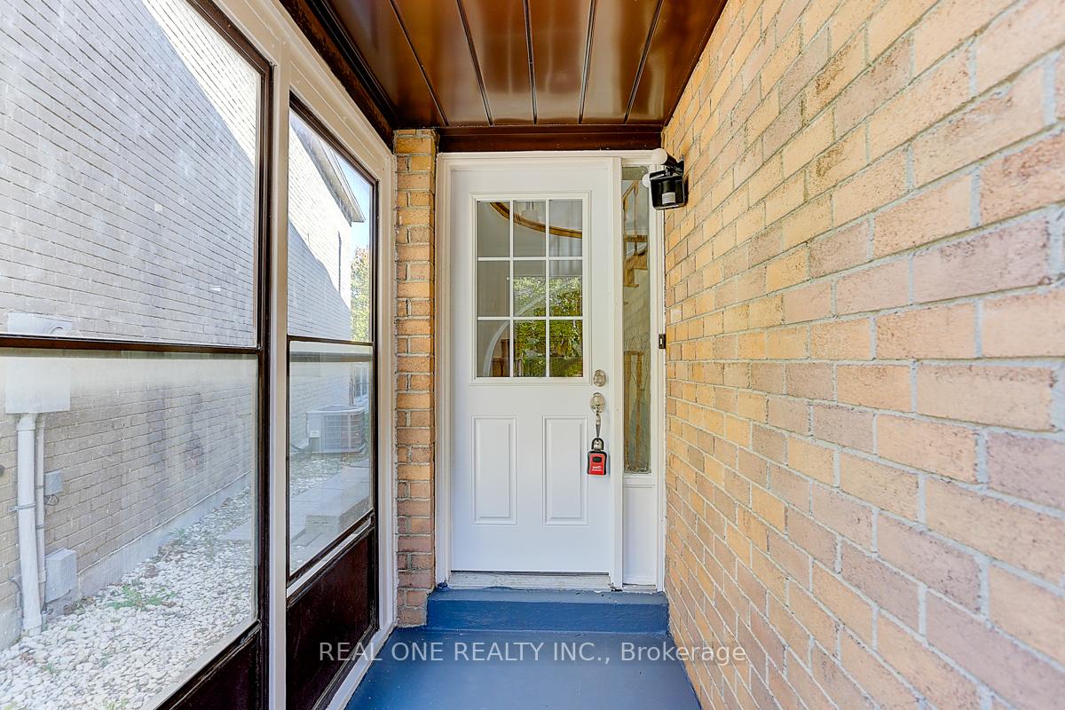 Photo 2 of 113 Beckwith Crescent, Markham, Milliken Mills East — HOMEH
