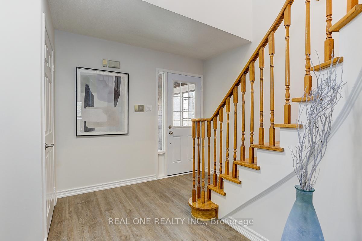 Photo 4 of 113 Beckwith Crescent, Markham, Milliken Mills East — HOMEH