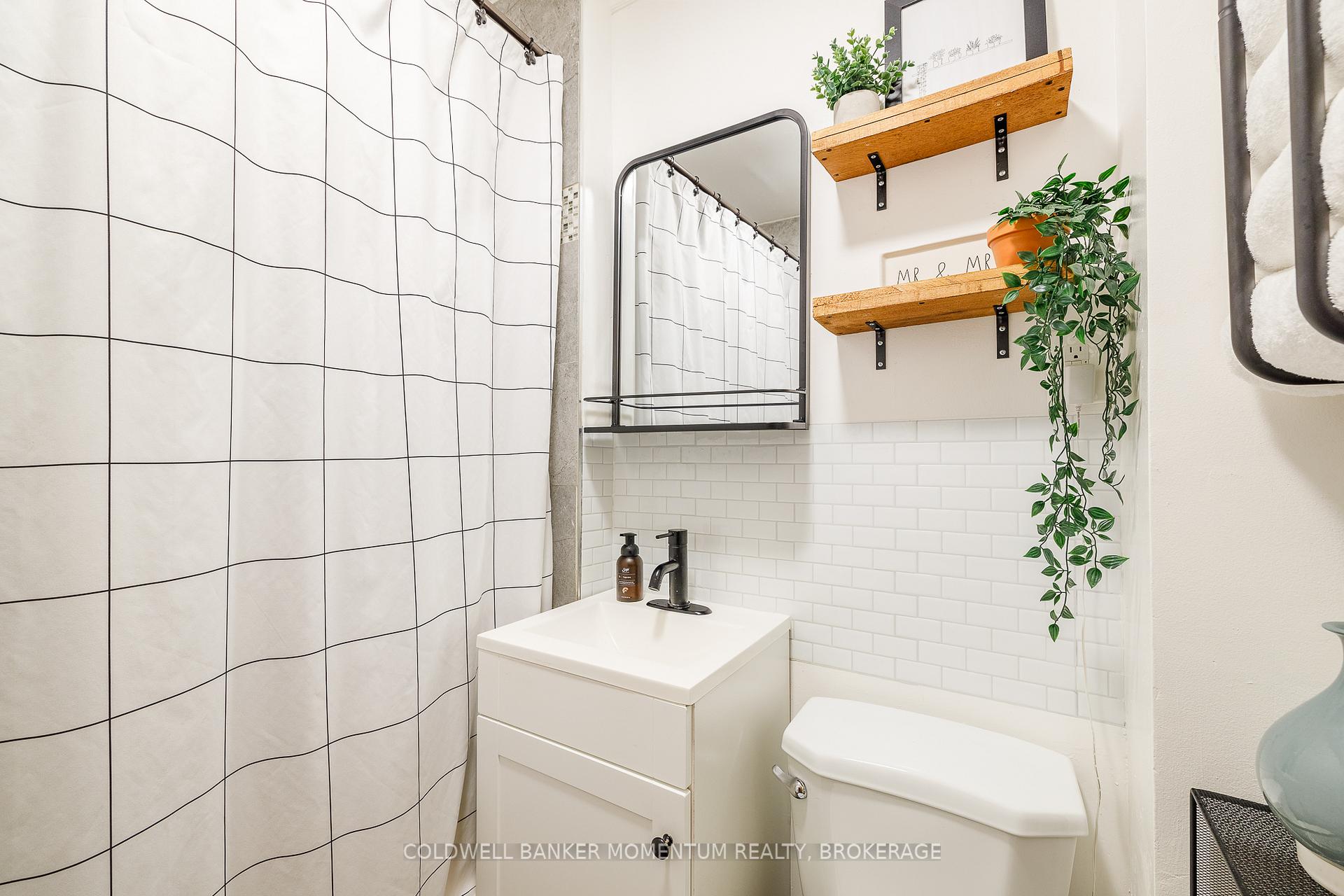 Photo 15 of 6151 Cadham Street, Niagara Falls, Arad/Fallsview — HOMEH
