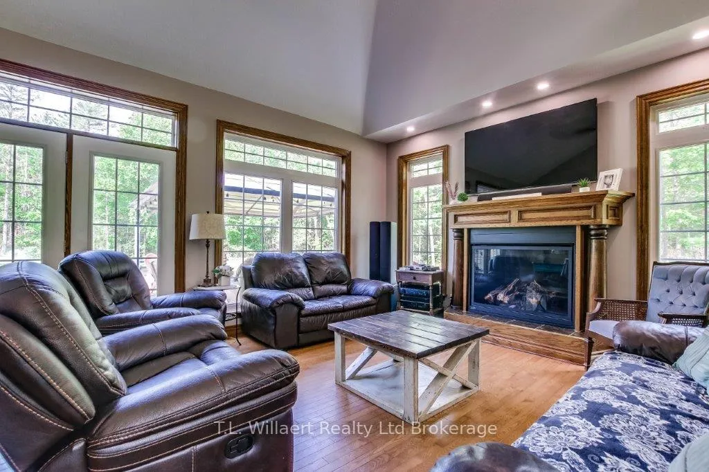 Photo 3 of 21 Charlton Street, Norfolk, Simcoe — HOMEH