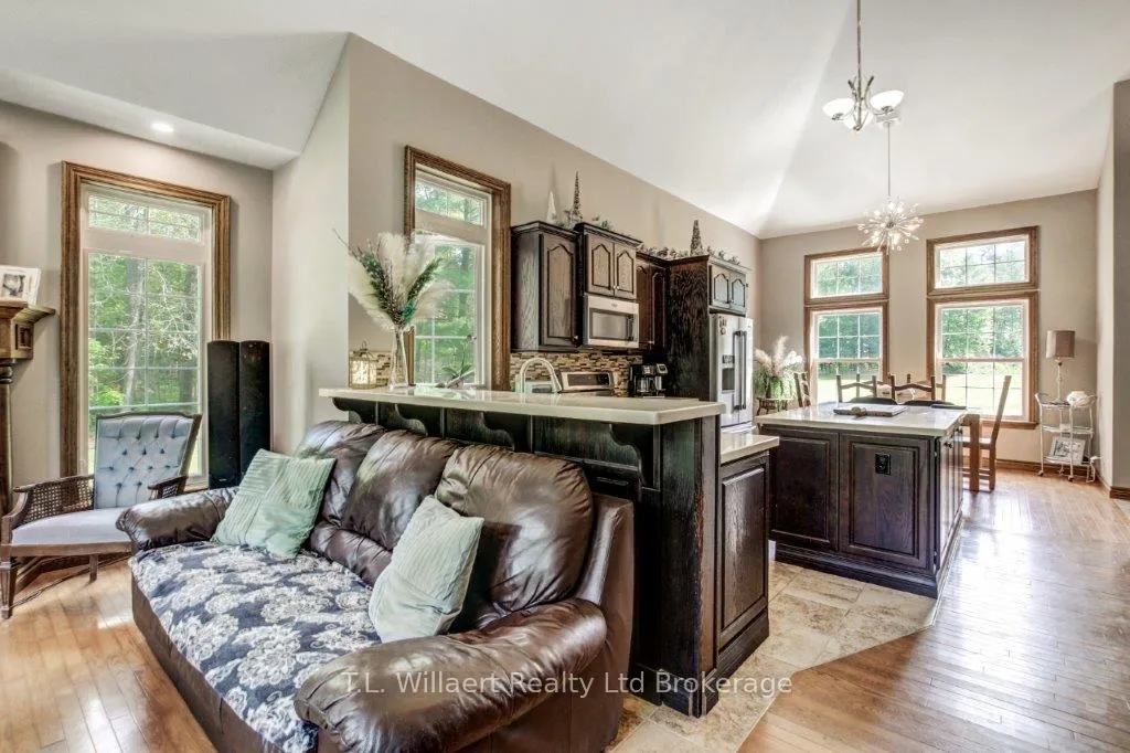 Photo 4 of 21 Charlton Street, Norfolk, Simcoe — HOMEH