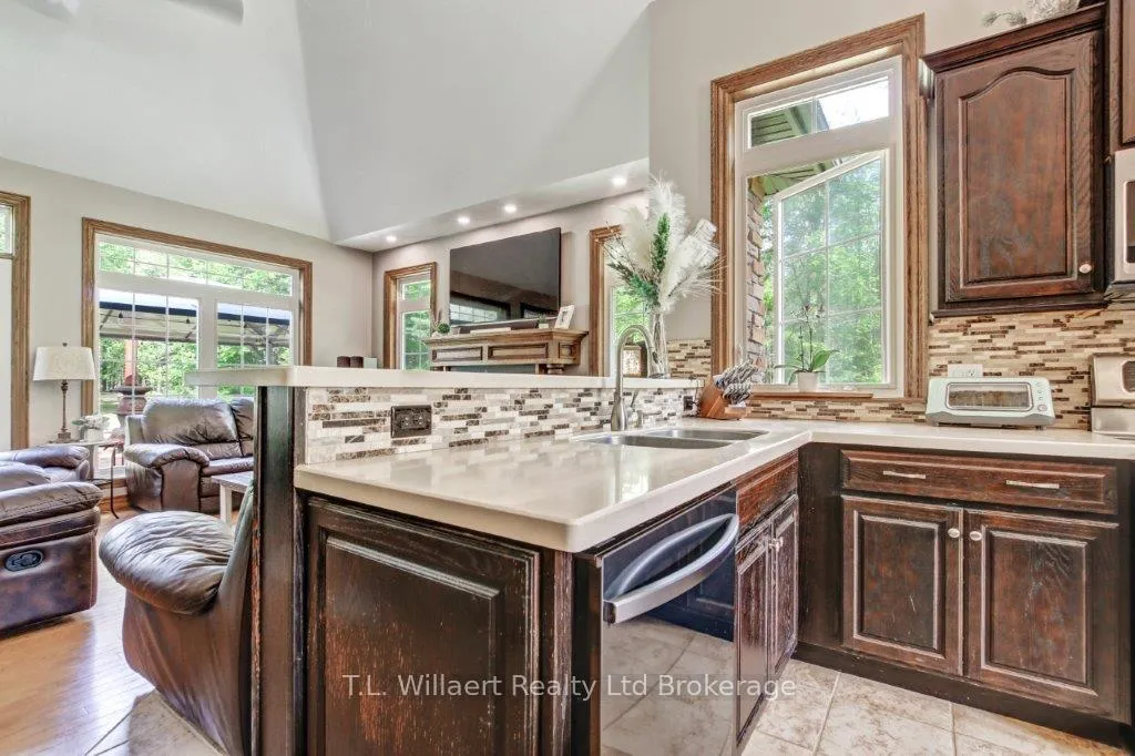 Photo 6 of 21 Charlton Street, Norfolk, Simcoe — HOMEH