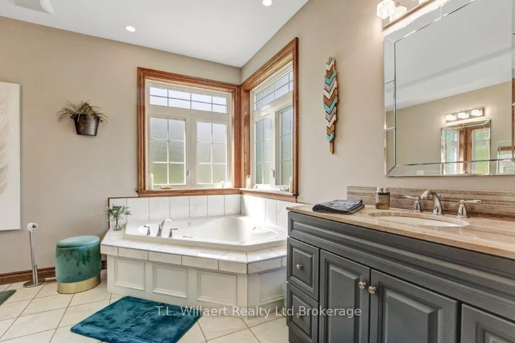 Photo 11 of 21 Charlton Street, Norfolk, Simcoe — HOMEH