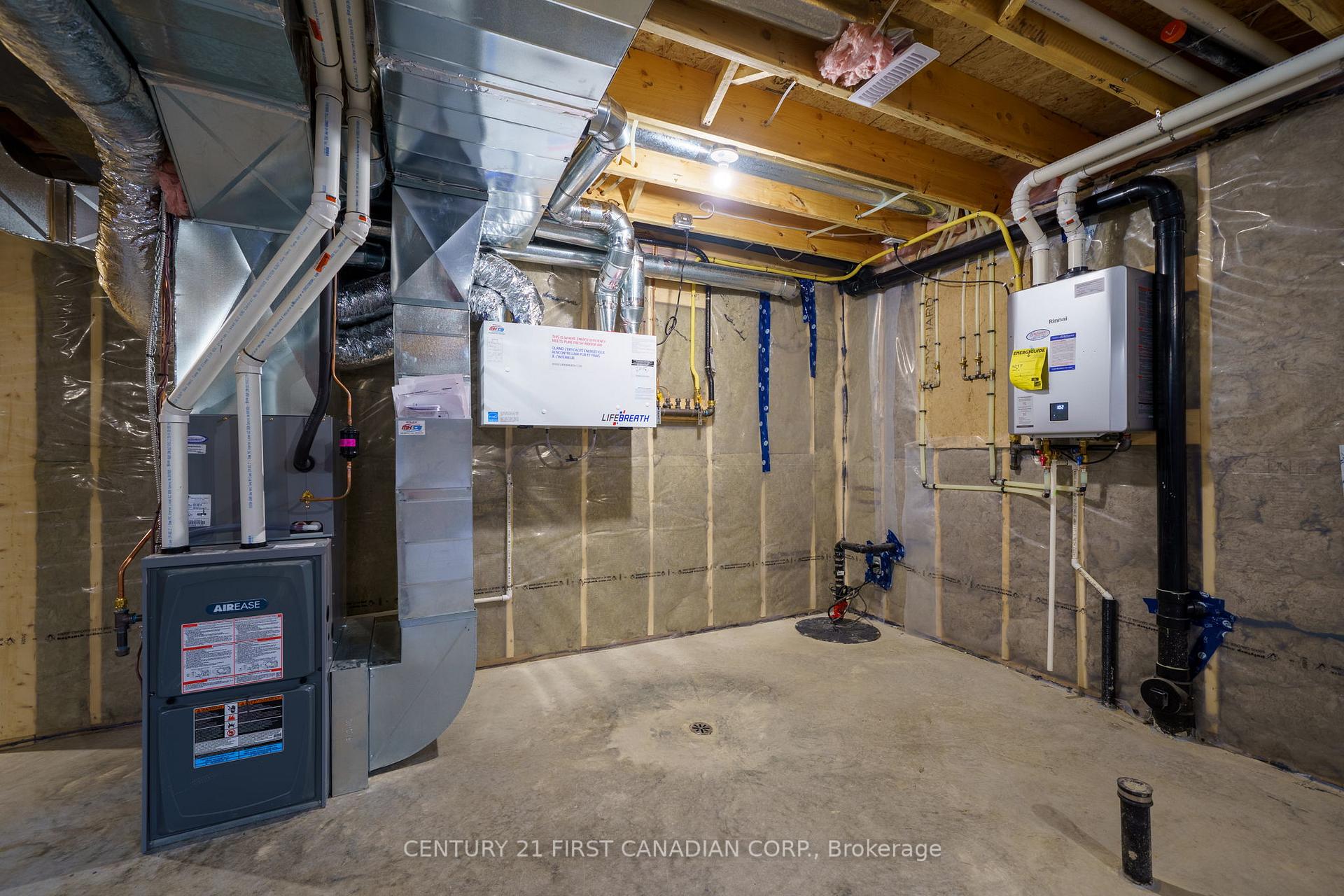 Photo 25 of 27 Postma Crescent, North Middlesex, Alisa Craig — HOMEH