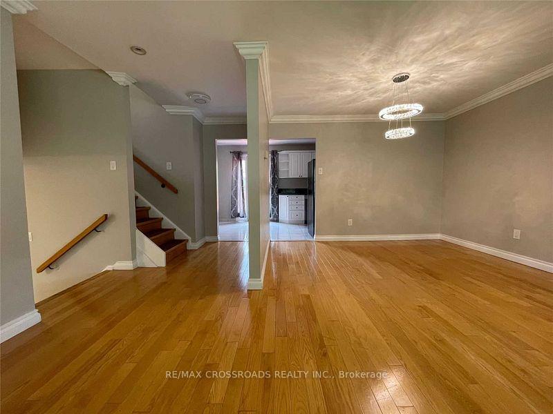 Photo 2 of 46 Carlton Road, Markham, Unionville — HOMEH
