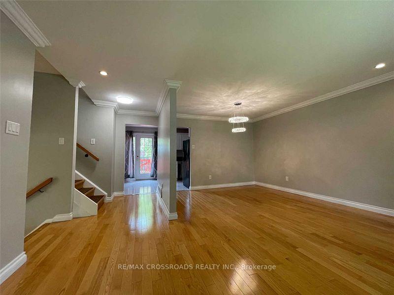 Photo 3 of 46 Carlton Road, Markham, Unionville — HOMEH