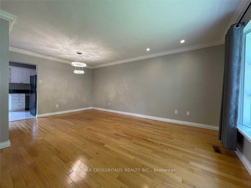 Photo 4 of 46 Carlton Road, Markham, Unionville — HOMEH