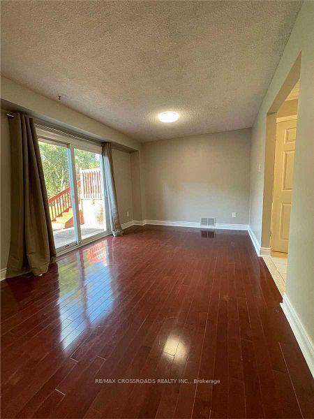Photo 5 of 46 Carlton Road, Markham, Unionville — HOMEH