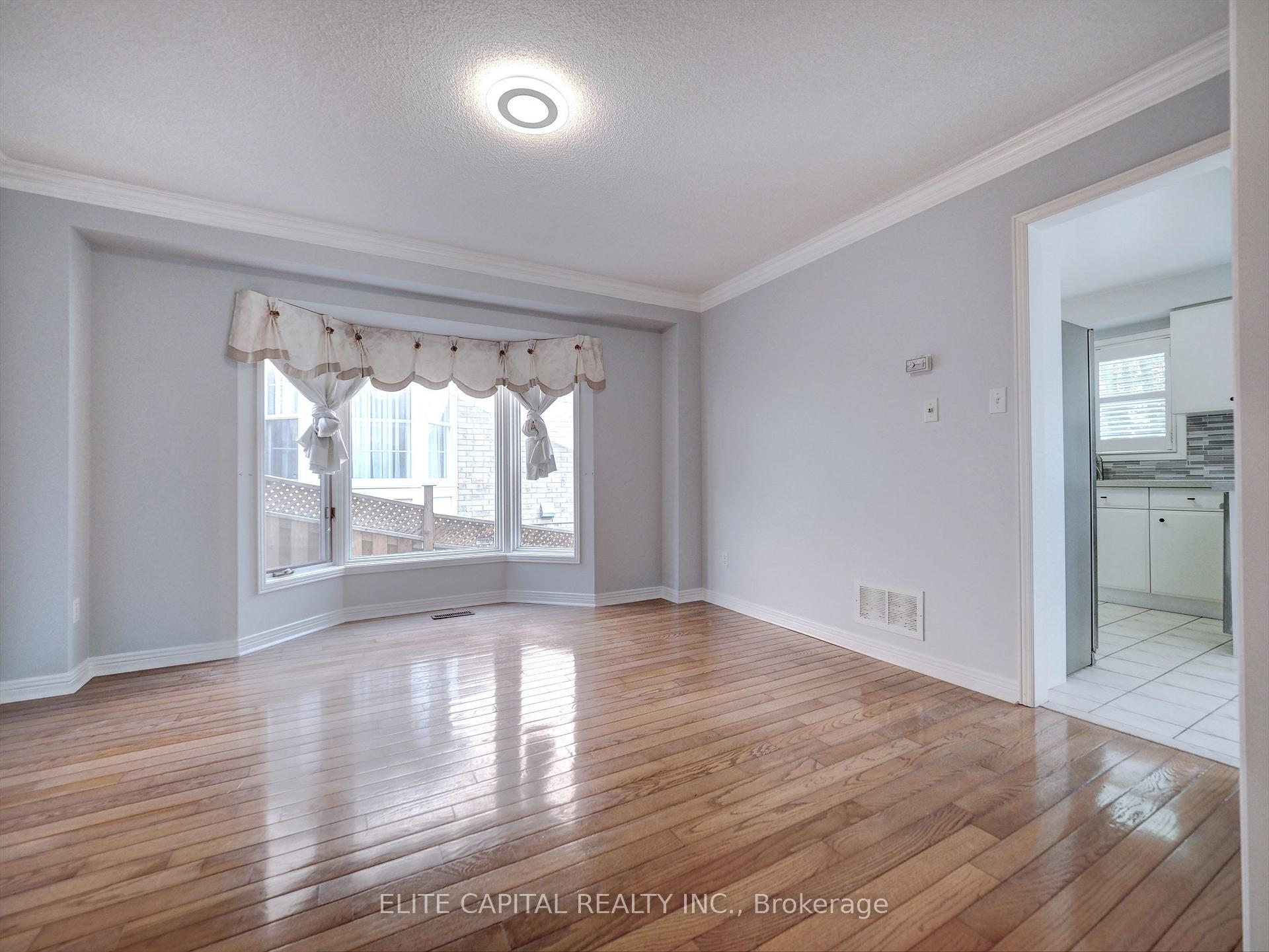 Photo 3 of 95 Paddock Lane, Markham, Markville — HOMEH
