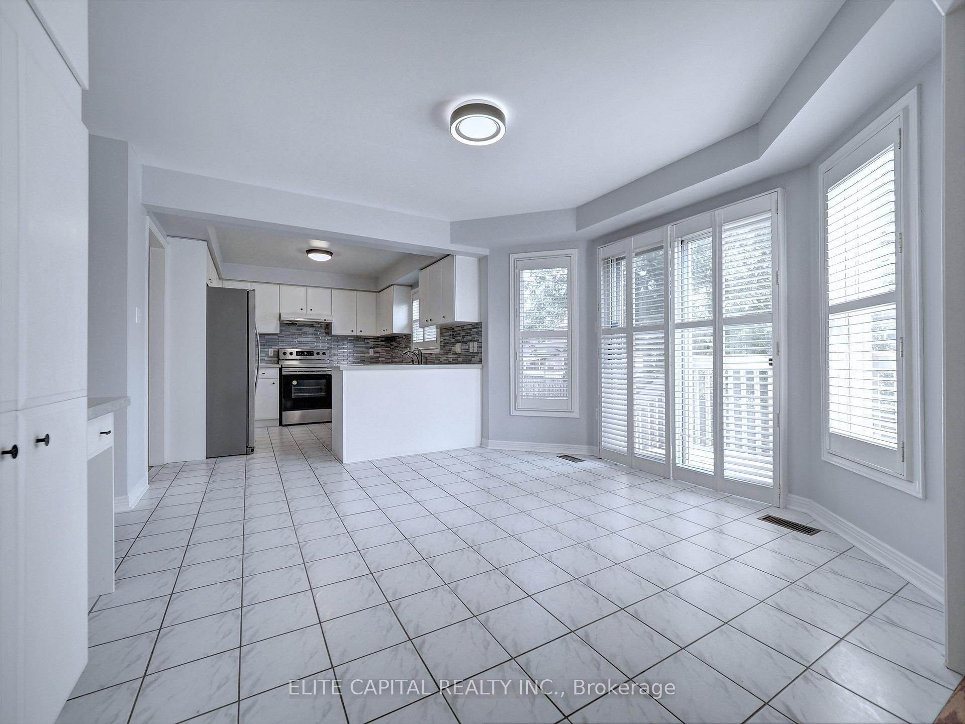 Photo 5 of 95 Paddock Lane, Markham, Markville — HOMEH