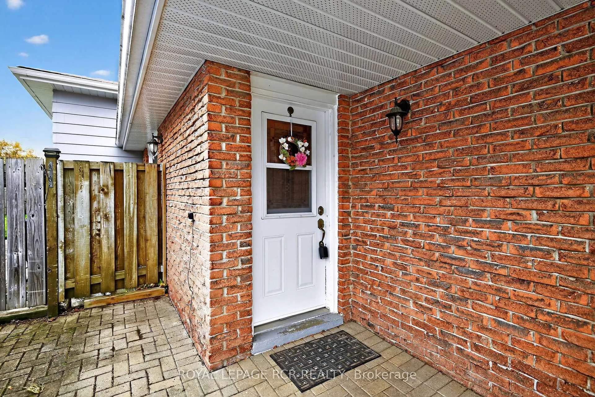 Photo 2 of 19 Alphonsus Court, New Tecumseth, Tottenham — HOMEH