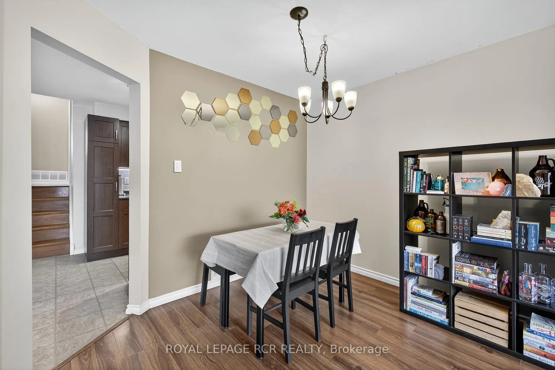 Photo 9 of 19 Alphonsus Court, New Tecumseth, Tottenham — HOMEH