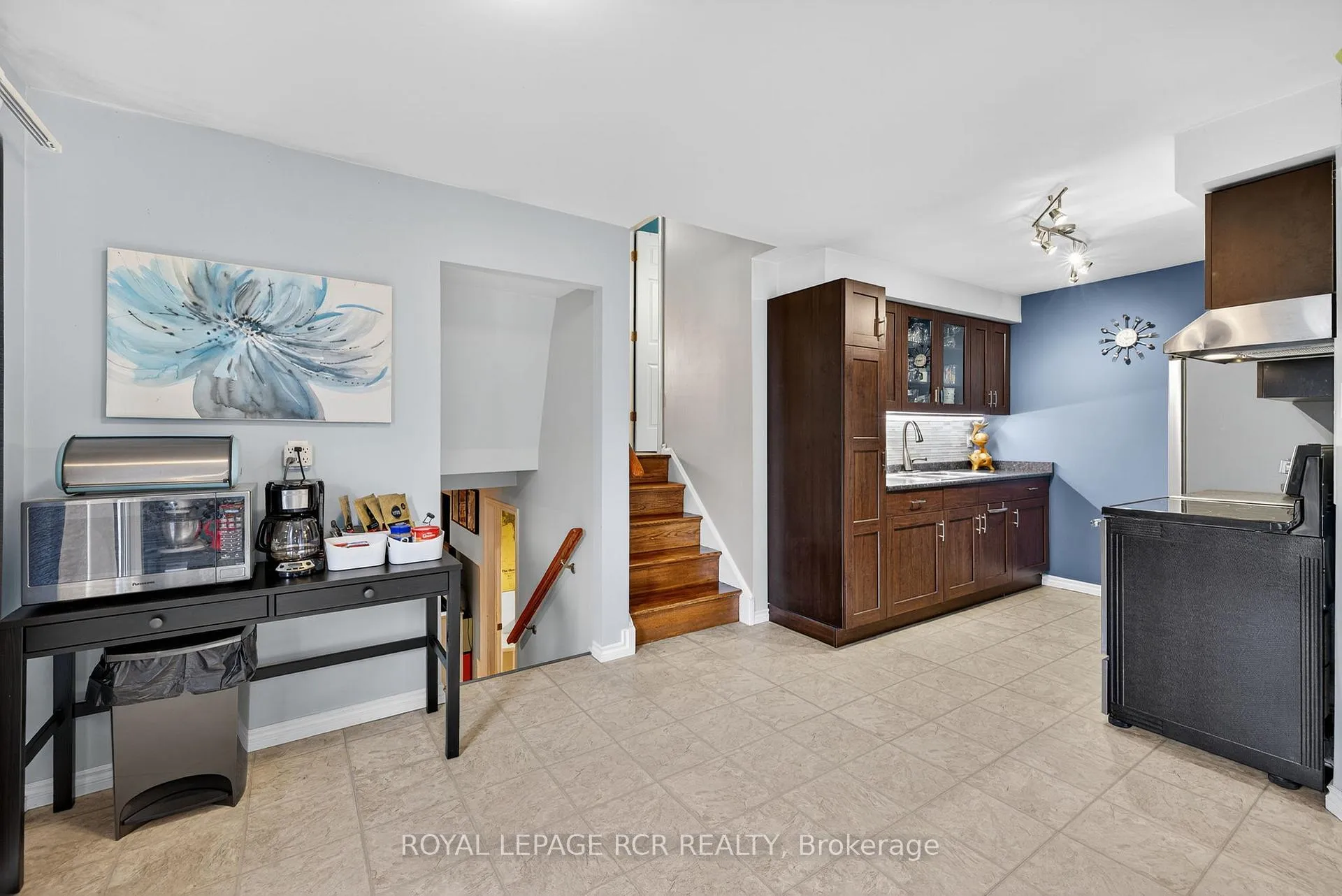 Photo 11 of 19 Alphonsus Court, New Tecumseth, Tottenham — HOMEH
