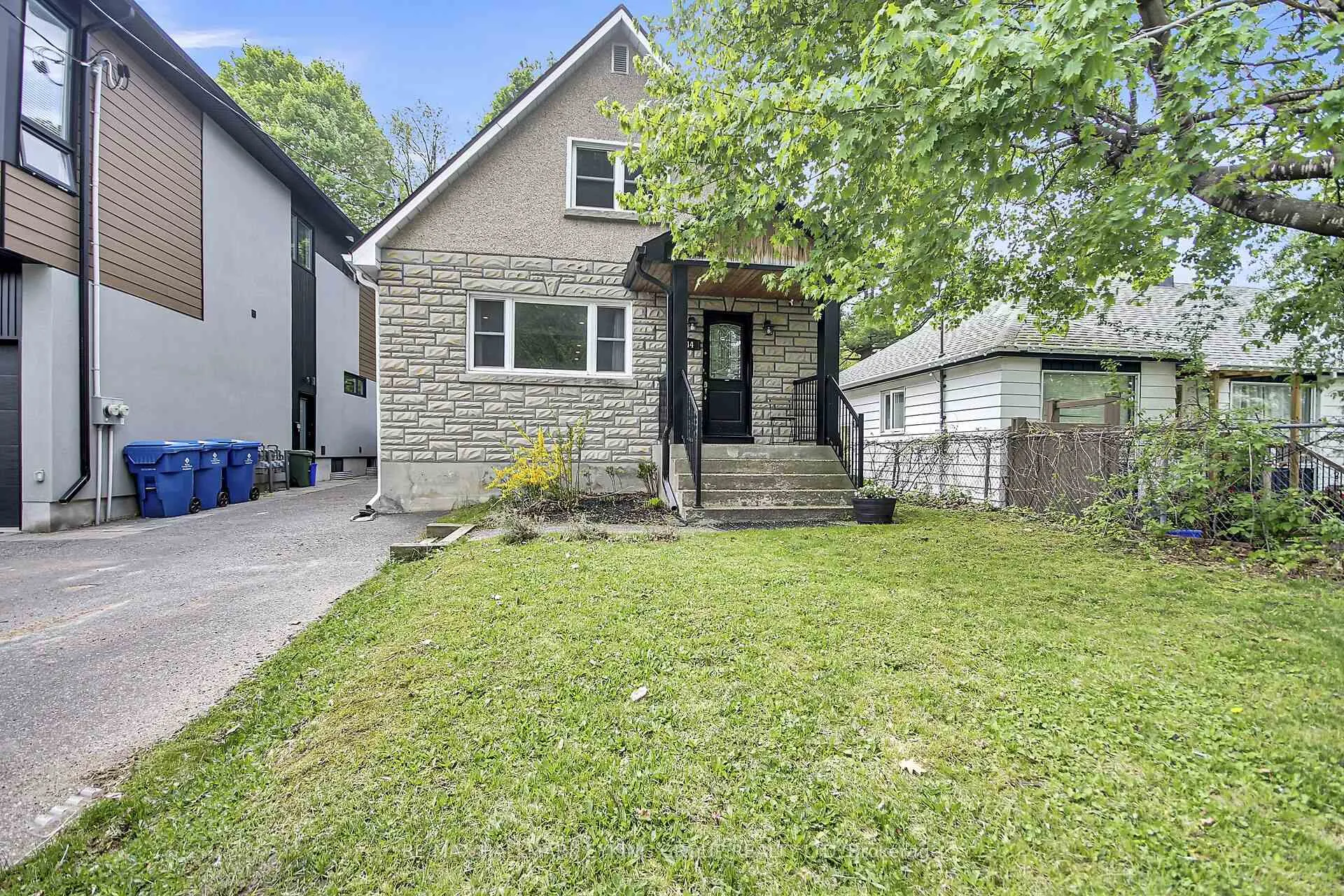 Photo 2 of 544 Guy Street, Ottawa, Castle Heights/Rideau High — HOMEH