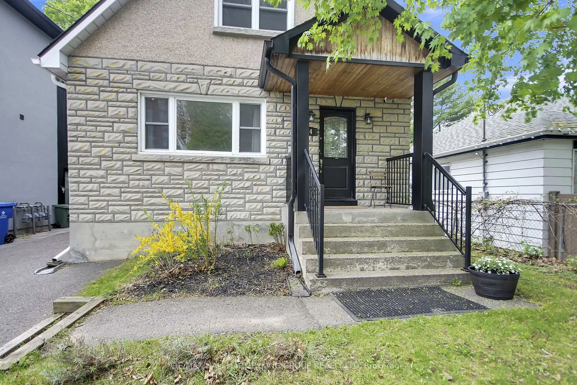 Photo 4 of 544 Guy Street, Ottawa, Castle Heights/Rideau High — HOMEH