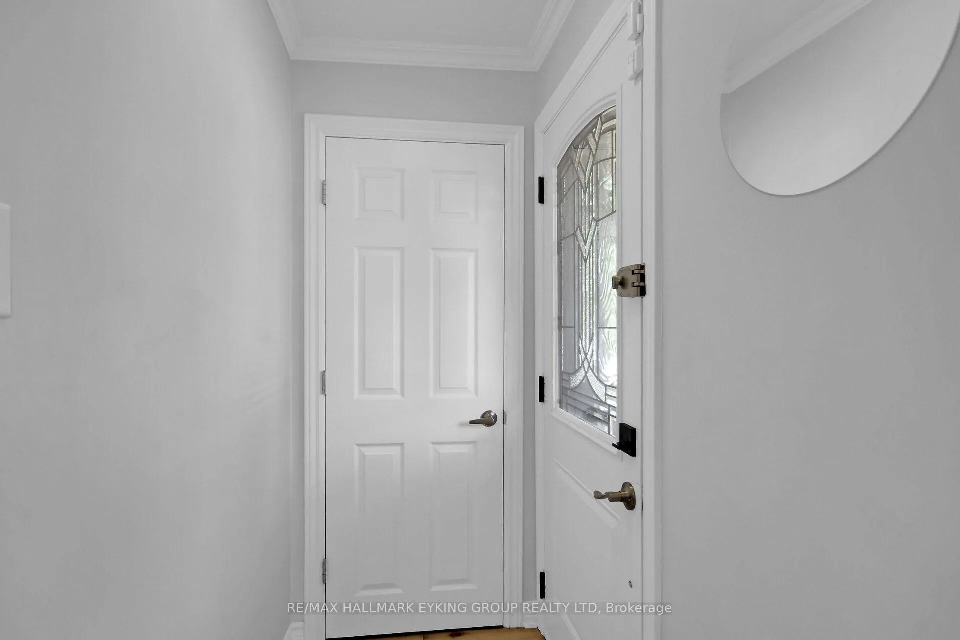 Photo 5 of 544 Guy Street, Ottawa, Castle Heights/Rideau High — HOMEH