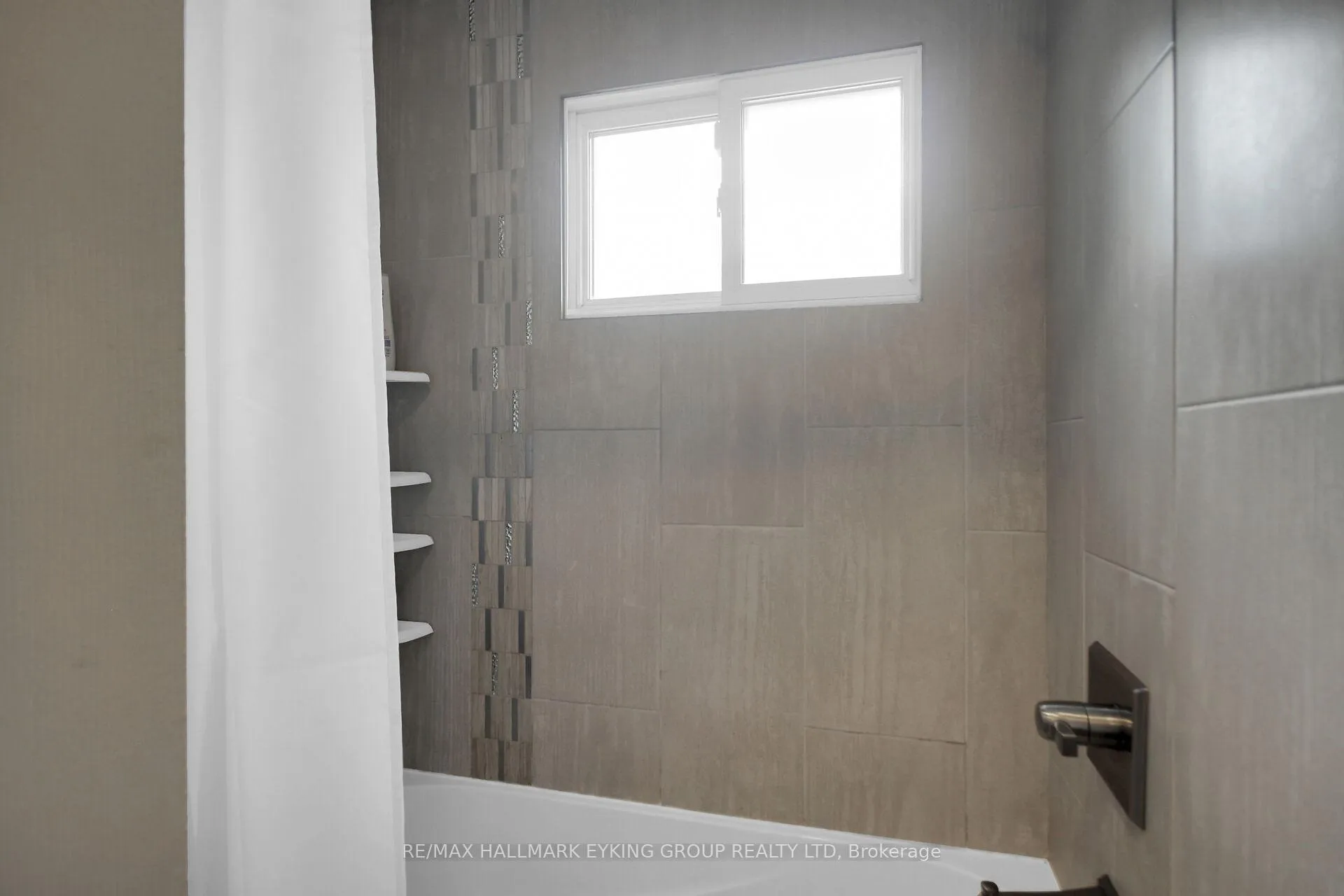 Photo 33 of 544 Guy Street, Ottawa, Castle Heights/Rideau High — HOMEH